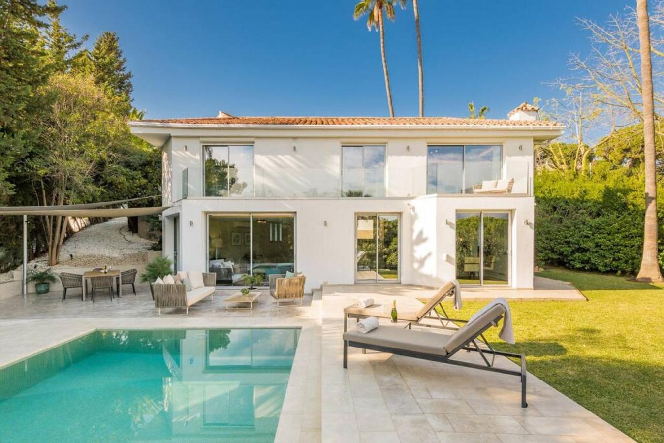 - 3-bedroom With Pool And Mountain View *