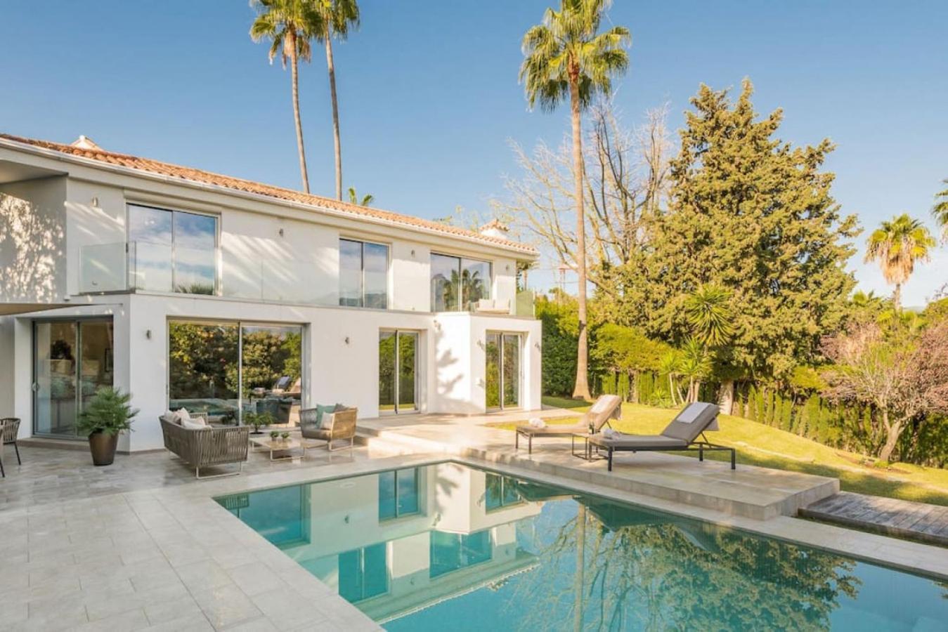 - 3-bedroom With Pool And Mountain View *
